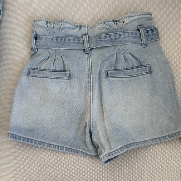 American Eagle Paperbag Waist Denim Shorts w/ Tie Belt | Light Wash | Size 0 - Picture 4 of 4